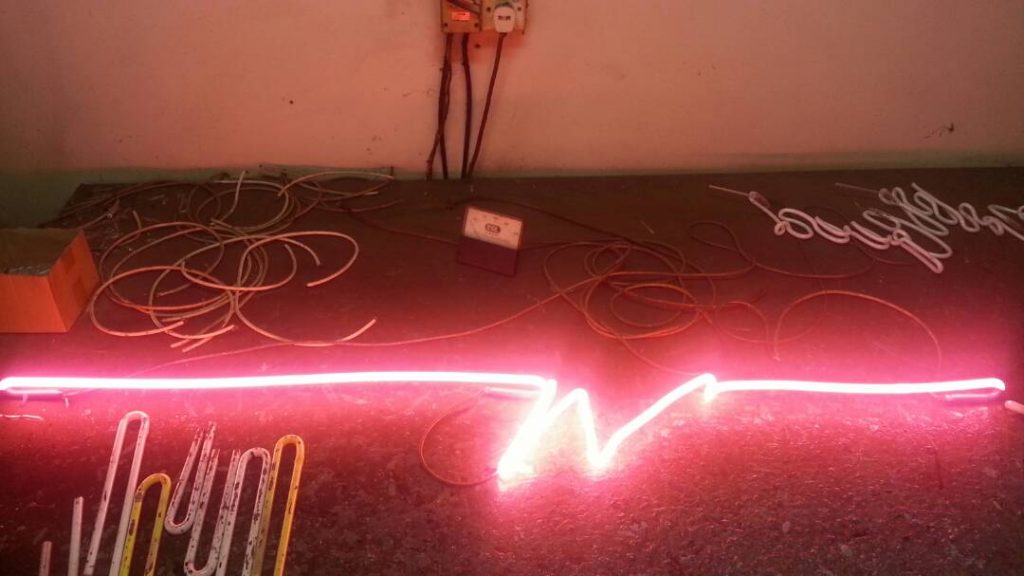 fabrication the Neon Glass sign